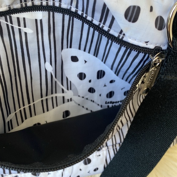 LeSportsac Butterflies print medium size travel/sports Boston’s bag light weight - Picture 6 of 9